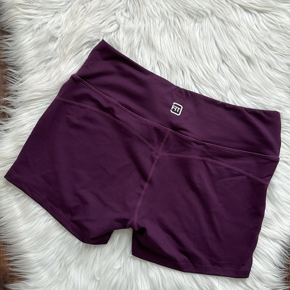 IDEALFIT | Core Training Shorts | Dark Berry | Size L - Picture 3 of 8